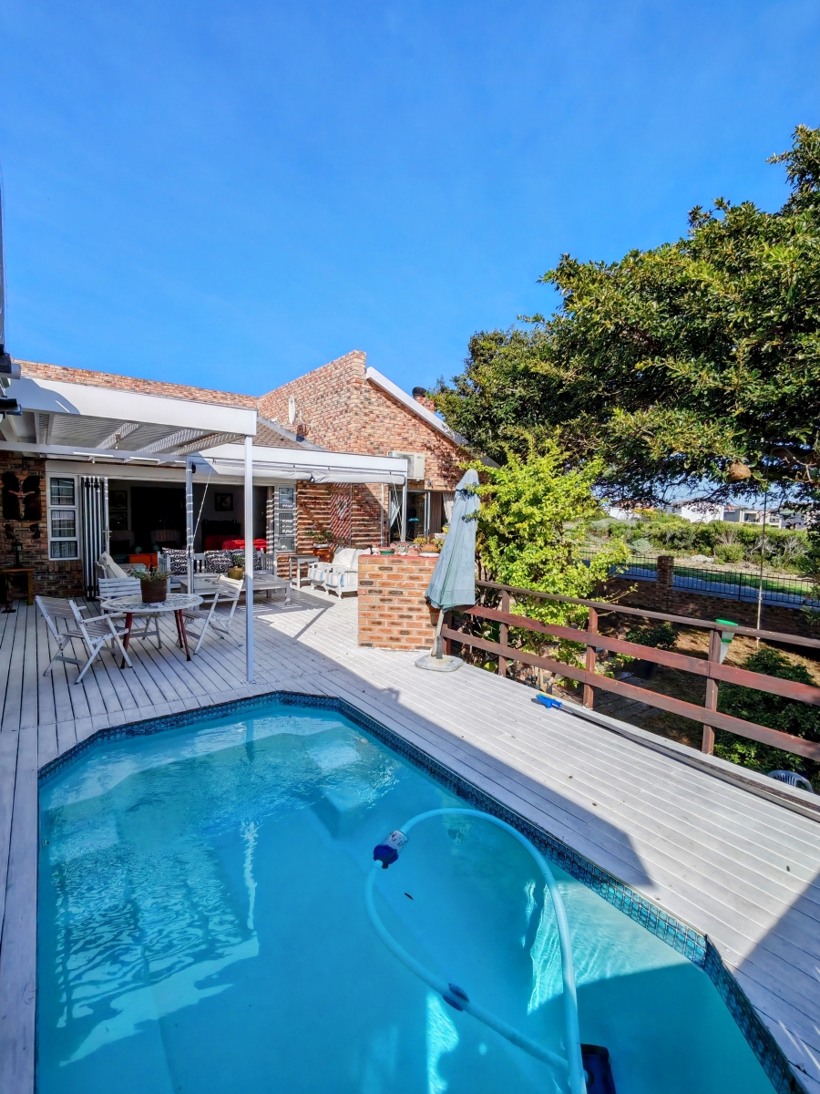 3 Bedroom Property for Sale in De Kelders Western Cape